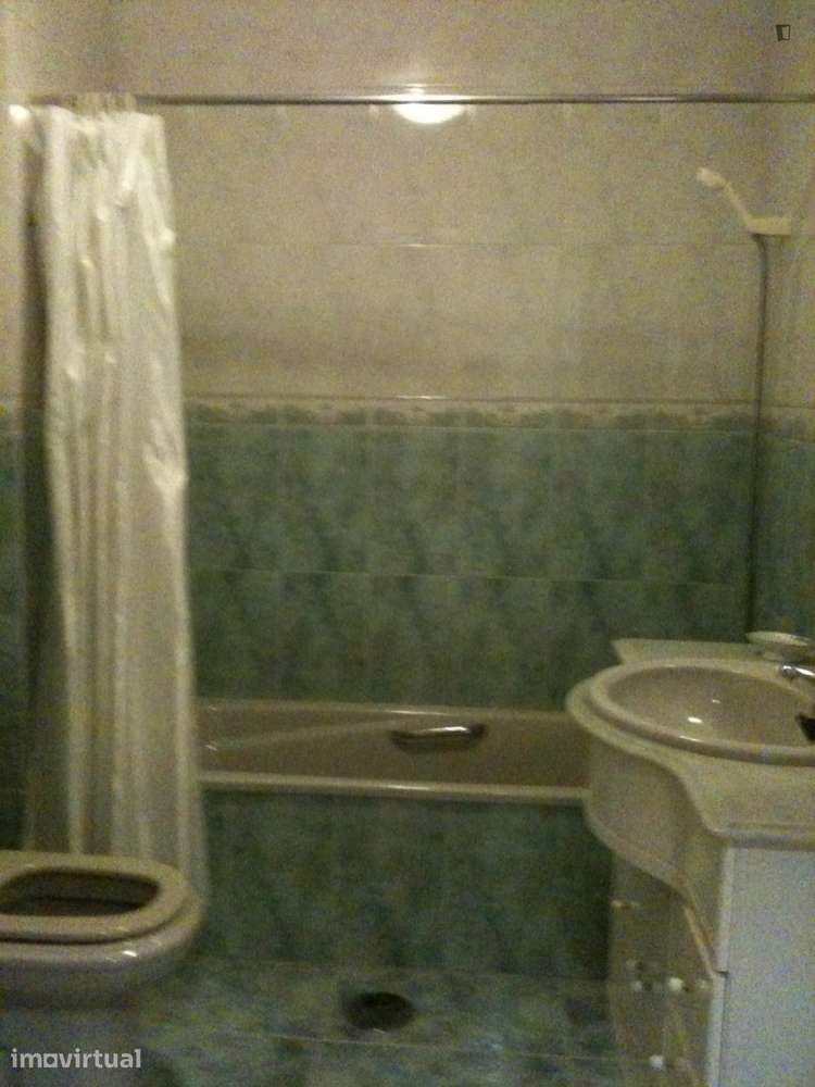 Quarto - localizado em Pedrouços Porto - Grande imagem: 4/10