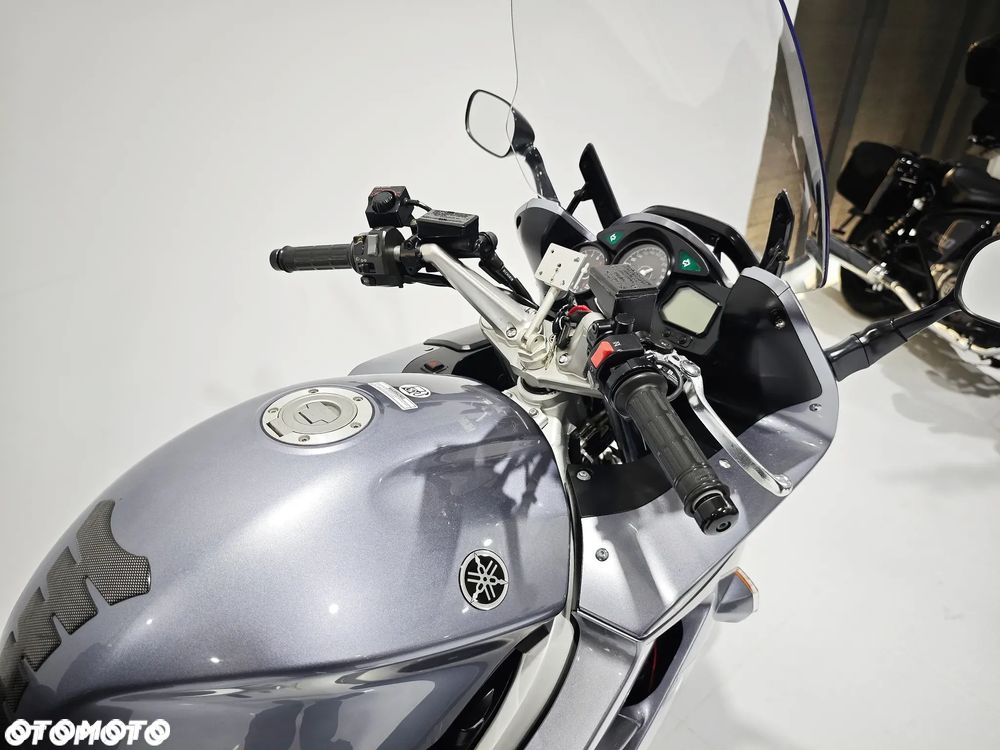 Yamaha FJR - 8