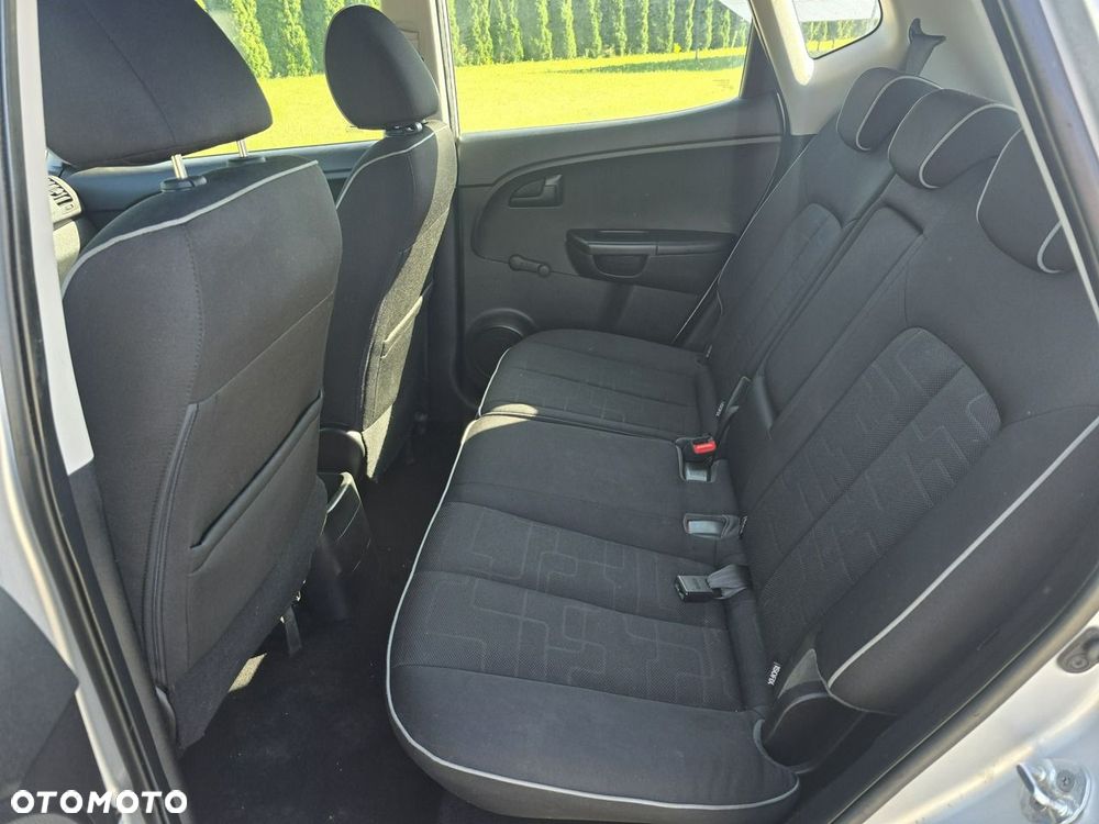 Kia Venga - 16