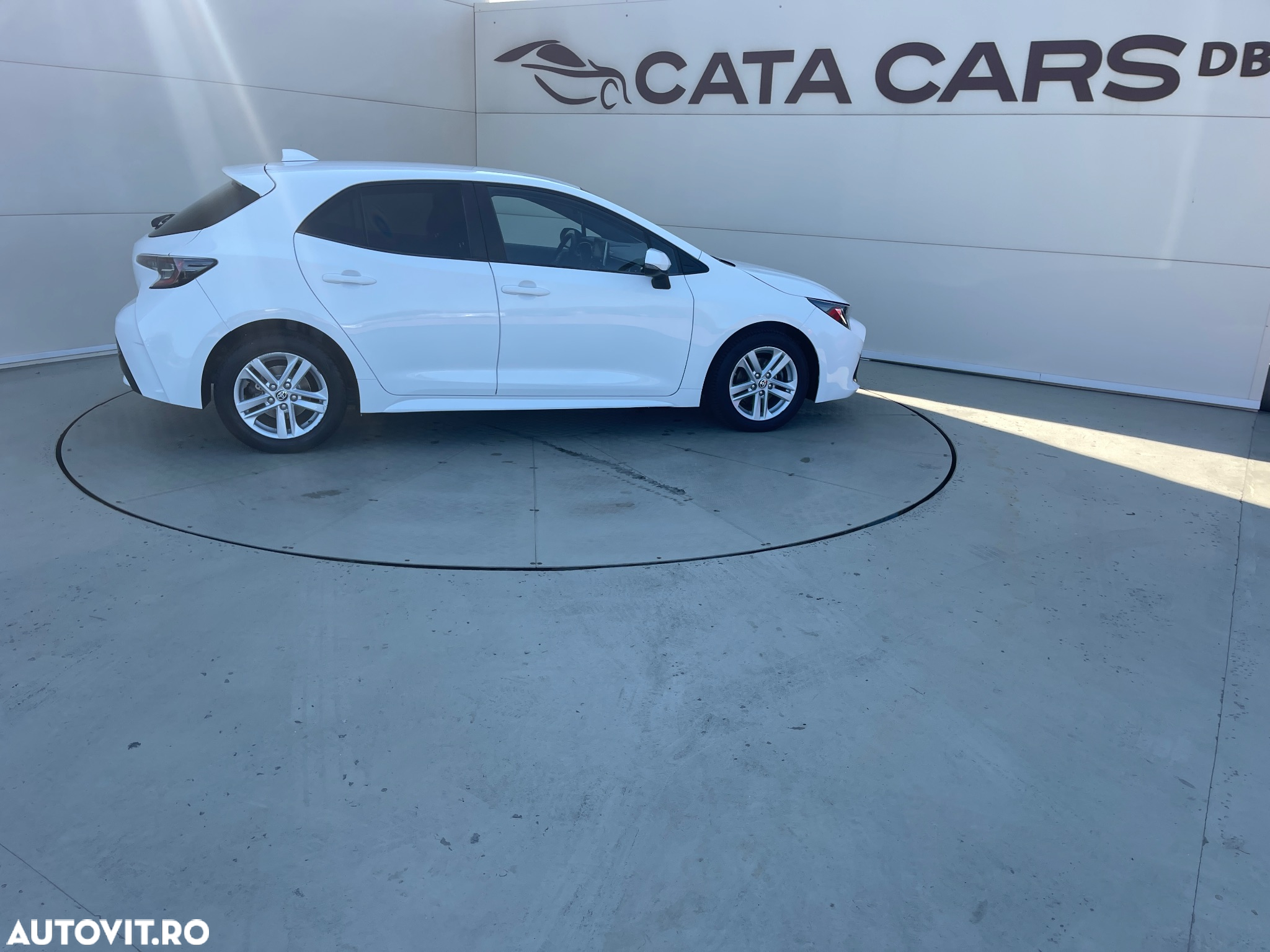 Toyota Corolla 1.8 Hybrid Comfort - 17