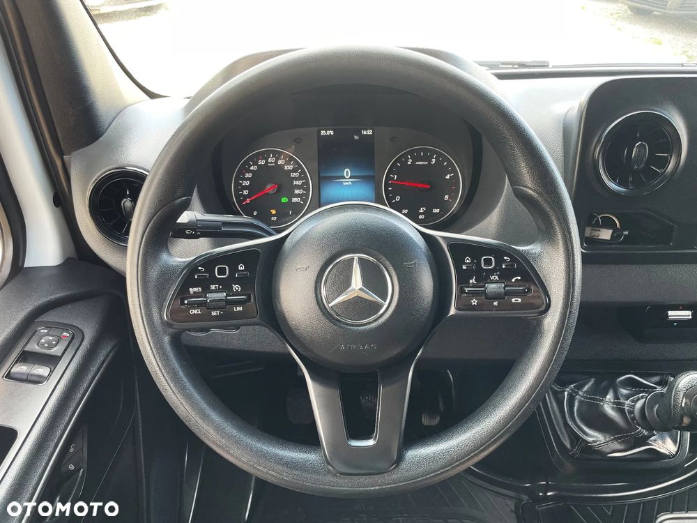 Mercedes-Benz Sprinter - 10