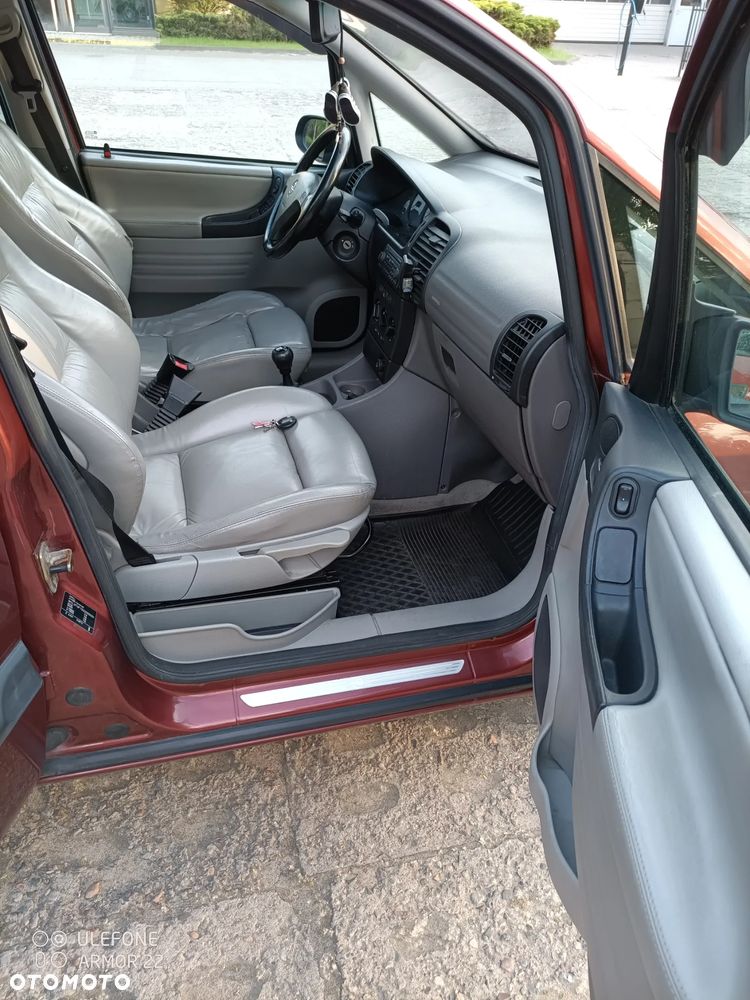 Opel Zafira 2.2 Executive - 4