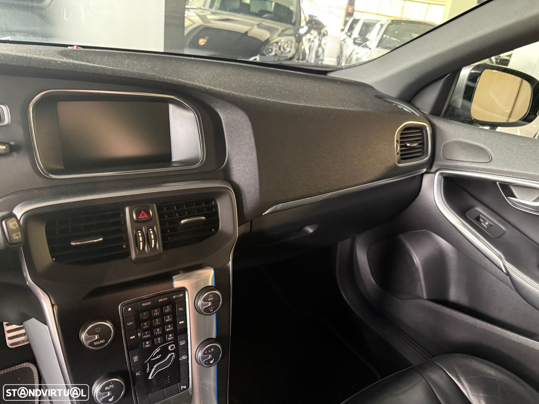 Volvo V40 1.6 D2 R-Design - 16