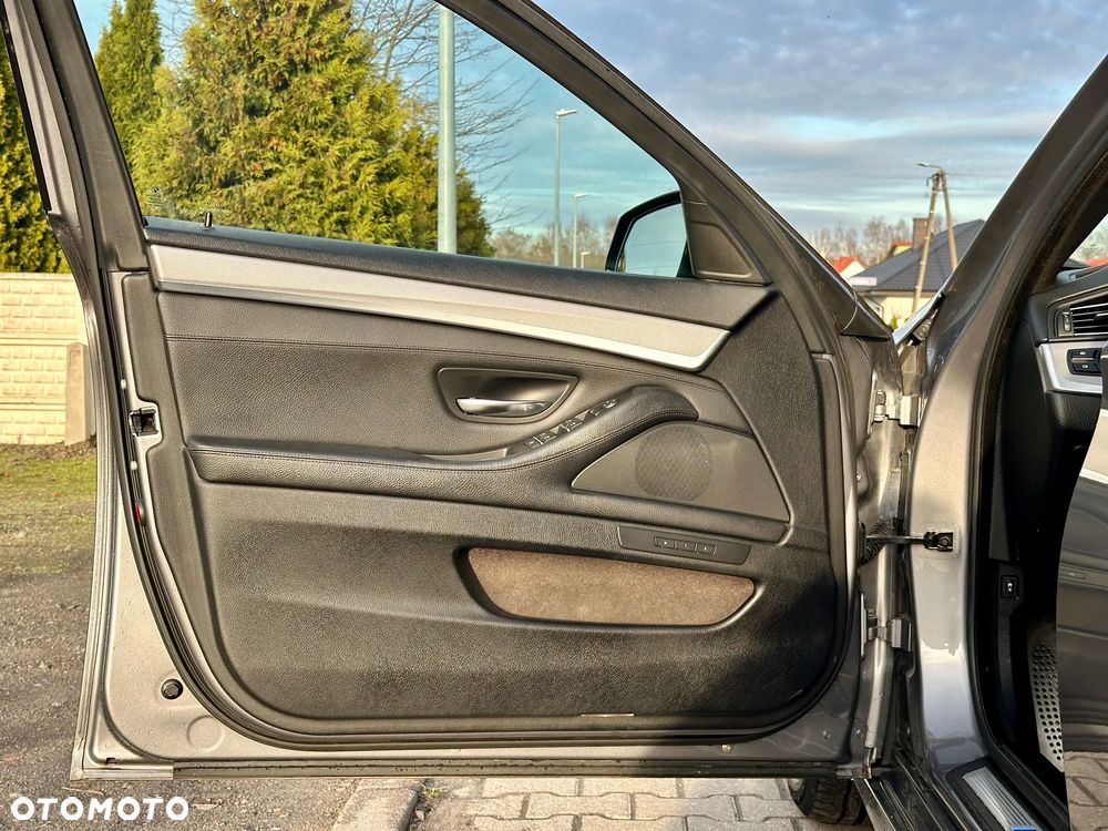 BMW Seria 5 530d Sport-Aut Modern Line - 19