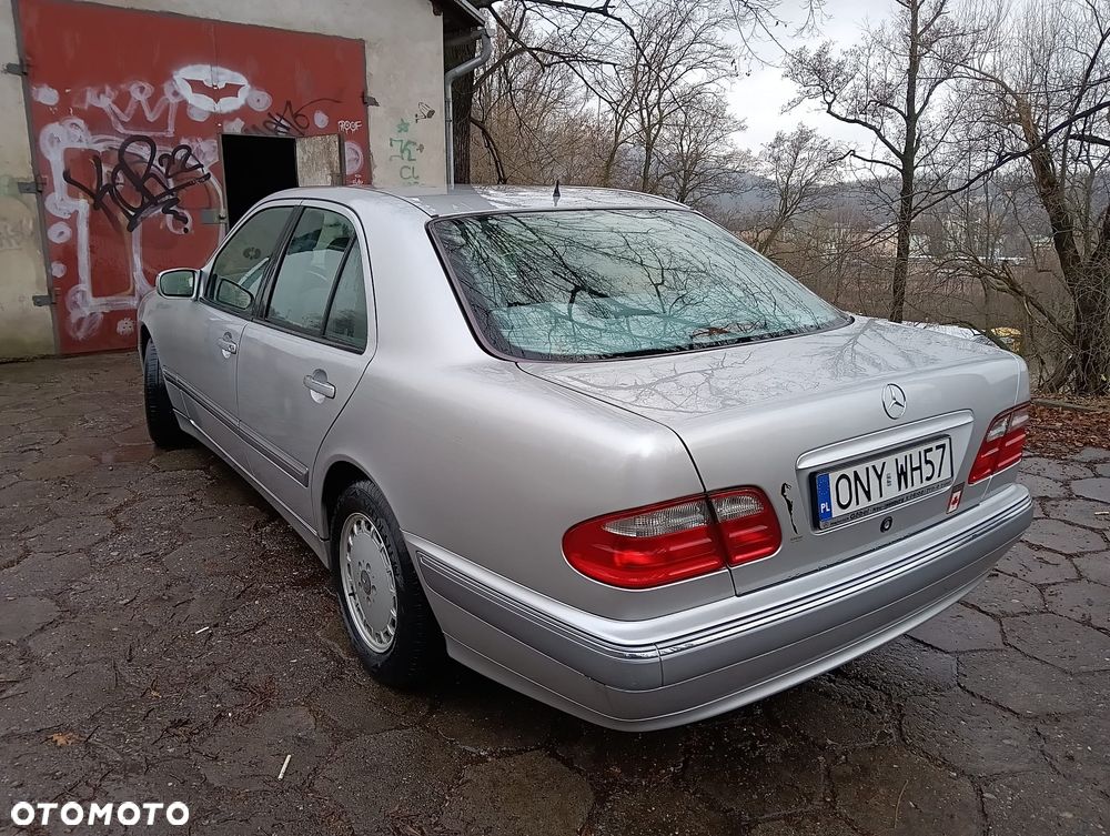 Mercedes-Benz Klasa E - 12