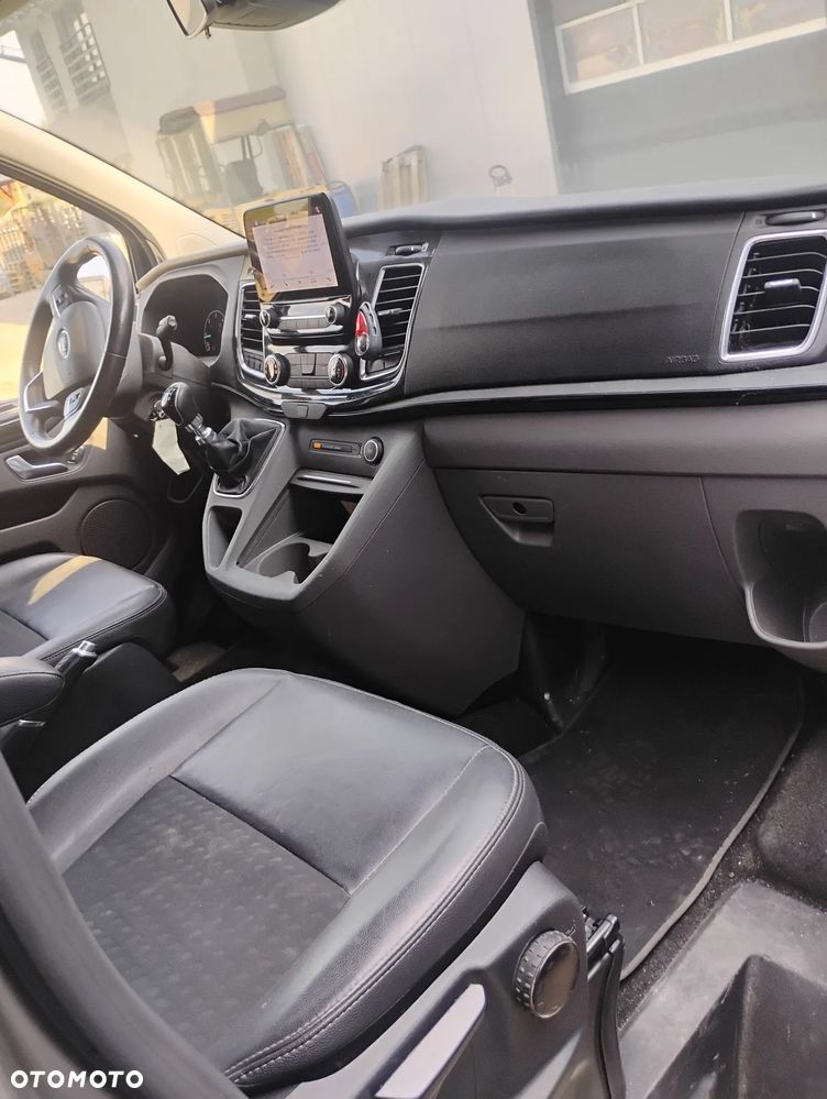 Ford Tourneo Custom 2.0 EcoBlue Hybrid L1 Titanium - 11