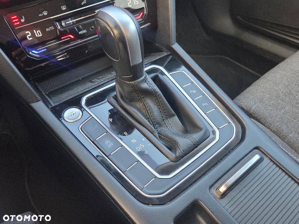 Volkswagen Passat - 19