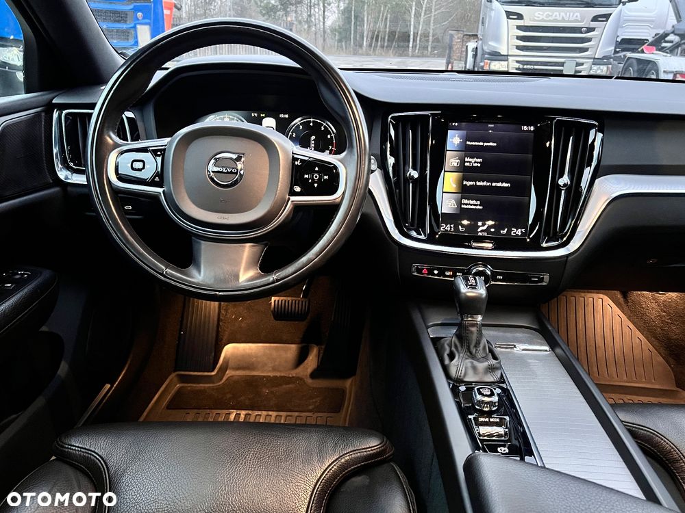 Volvo V60 Cross Country T5 AWD Geartronic Momentum Pro - 16
