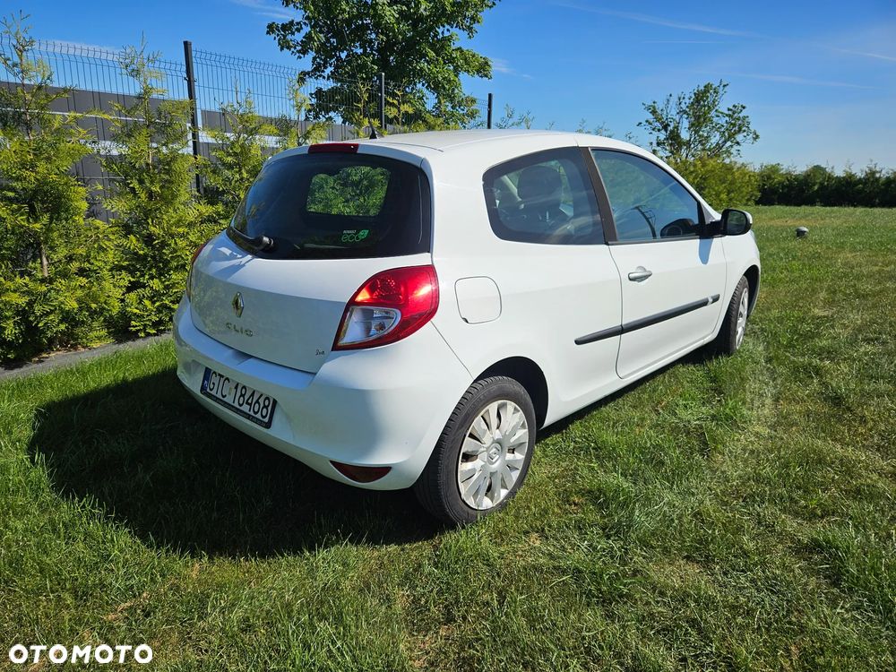 Renault Clio 1.2 16V 75 Yahoo - 6