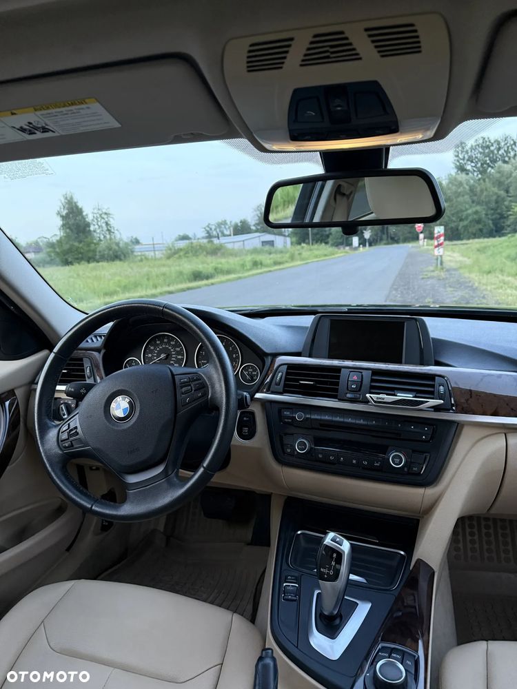 BMW Seria 3 320i - 10