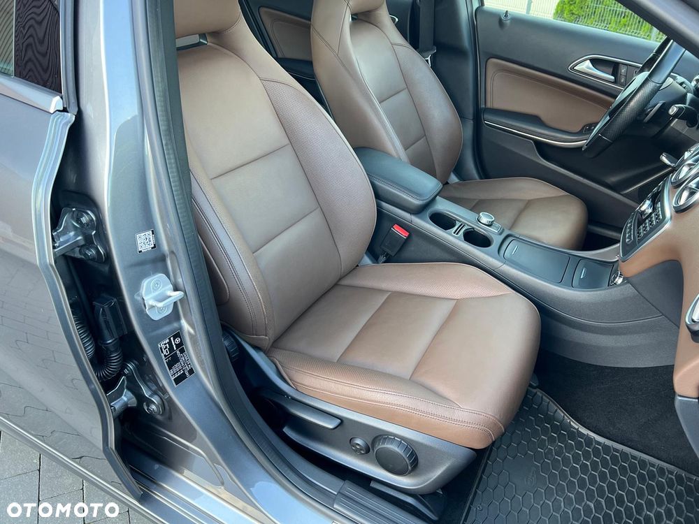 Mercedes-Benz Klasa A 250 4Matic 7G-DCT - 19