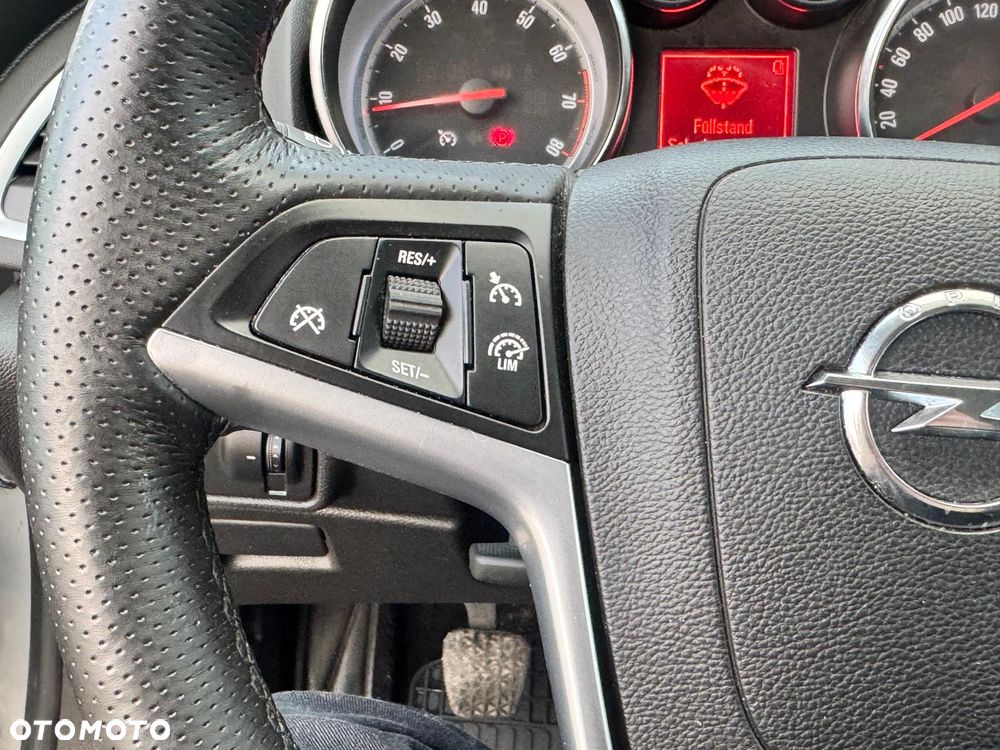 Opel Astra 1.6 Turbo Cosmo - 30