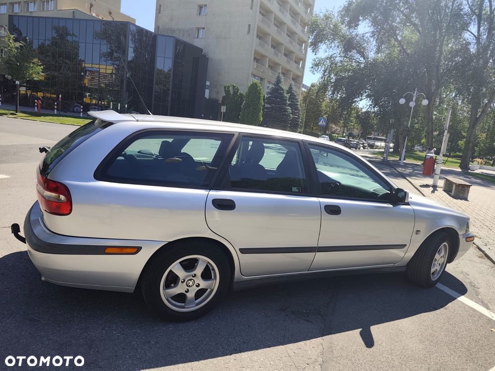 Volvo V40 1.8 - 9