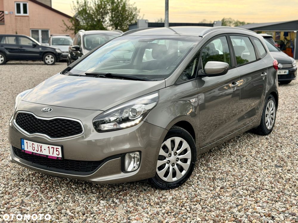 Kia Carens - 12