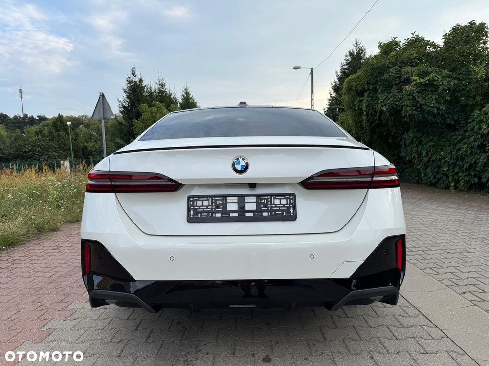 BMW Seria 5 520d xDrive mHEV M Sport - 8