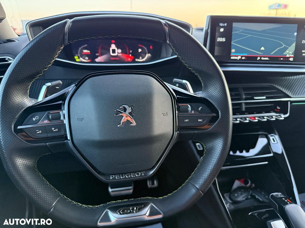 Peugeot 2008 PureTech 130 EAT8 GT Pack - 25