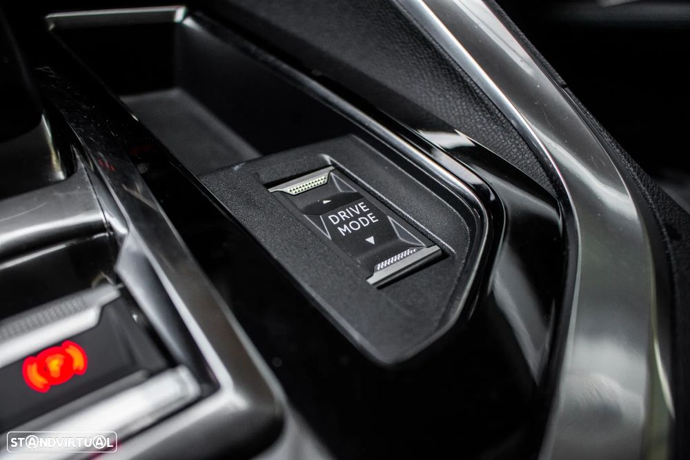 Peugeot 3008 1.6 Hybrid Allure e-EAT8 - 20