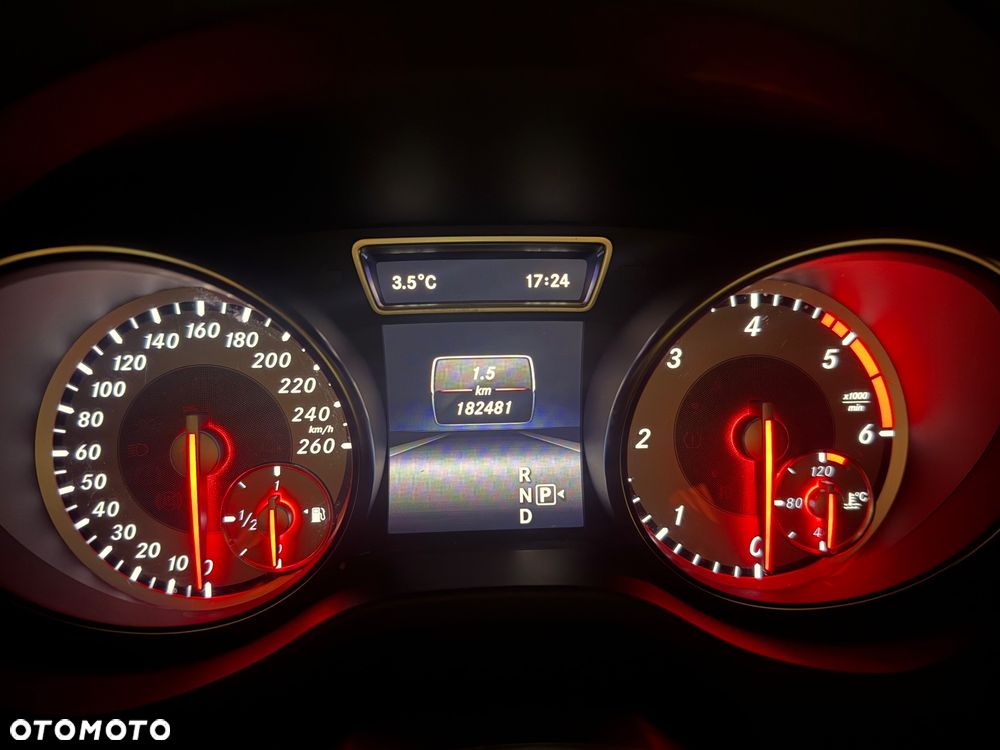 Mercedes-Benz CLA 220 CDI 7G-DCT AMG Line - 33