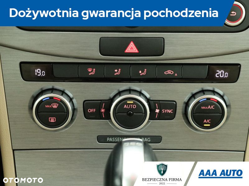 Volkswagen Passat - 11