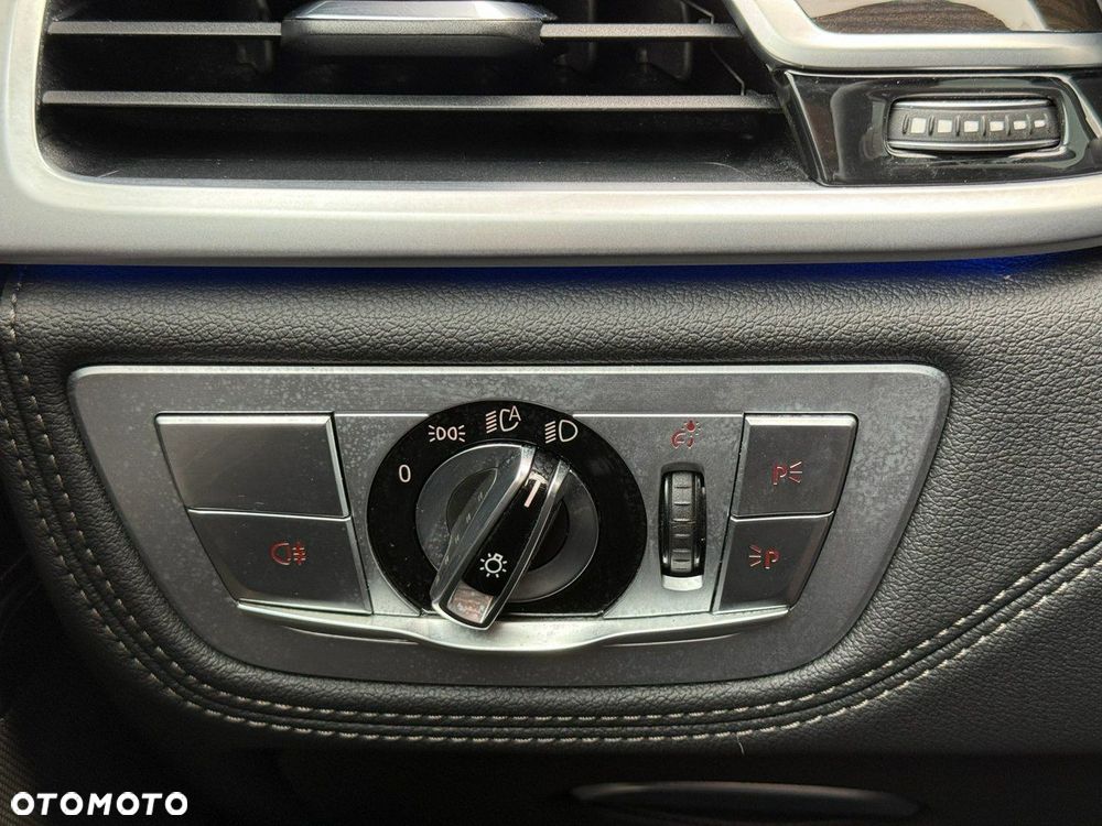 BMW Seria 7 750i xDrive sport - 30