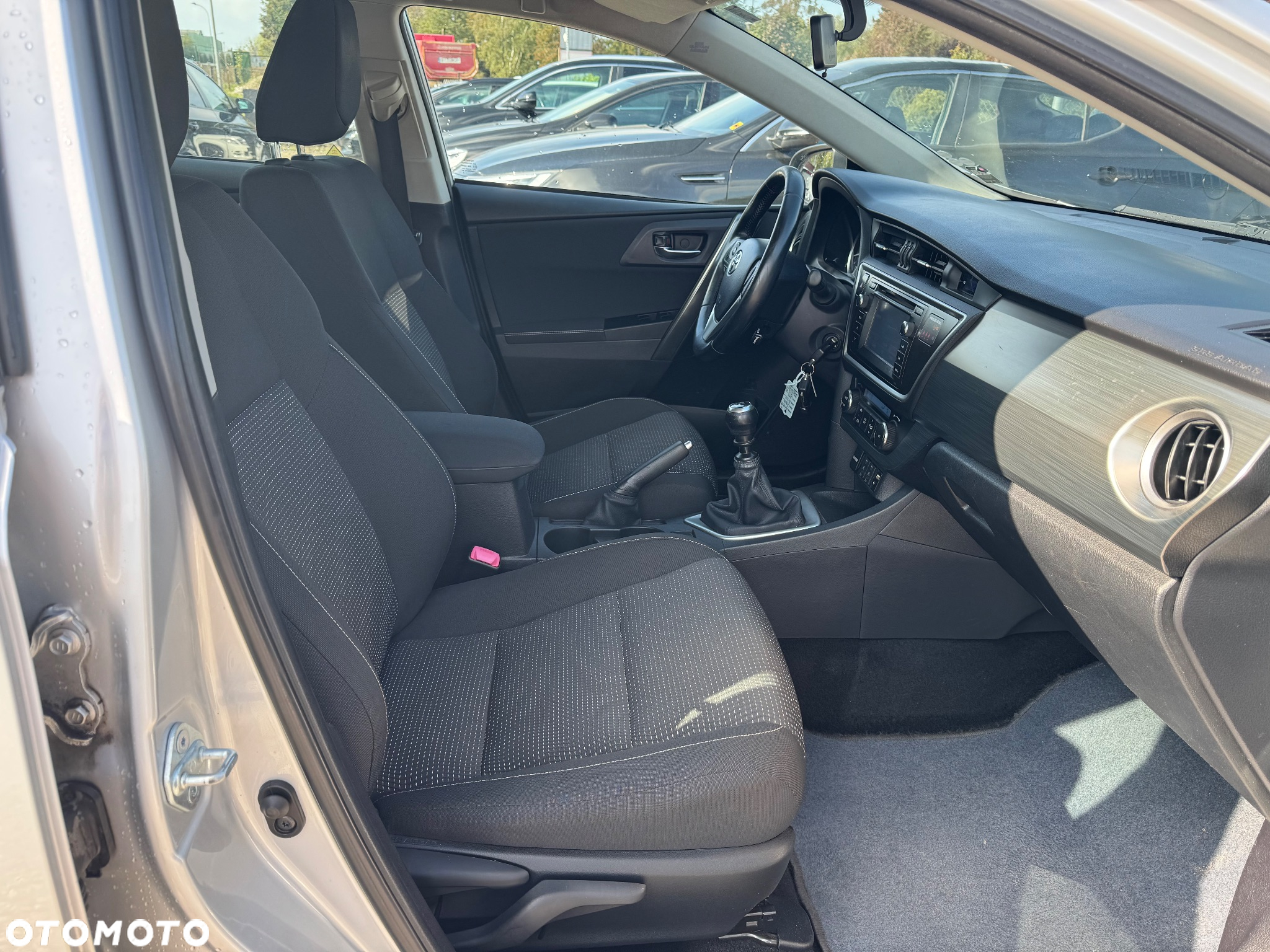 Toyota Auris 1.6 Premium - 25