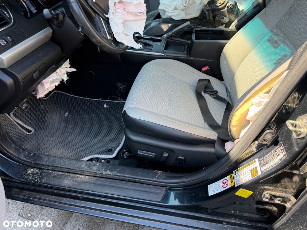 Toyota Camry 2.5 LE - 6