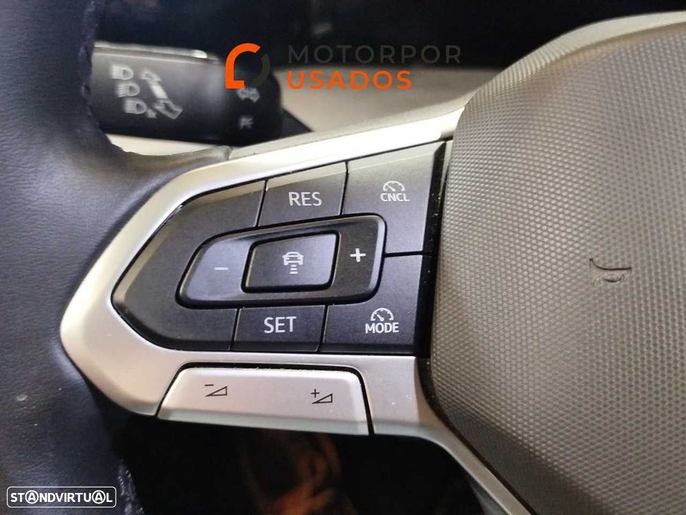 Volkswagen Golf 1.5 TSI Urban — fotografia 19
