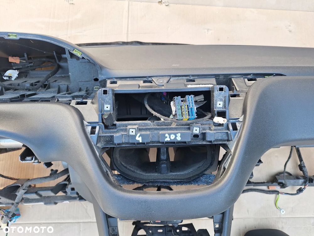 DESKA ROZDZIELCZA KONSOLA AIRBAG PODUSZKI PEUGEOT 208 2008 I - 2