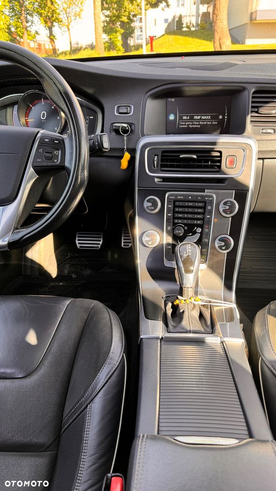 Volvo V60 D3 Geartronic RDesign - 23