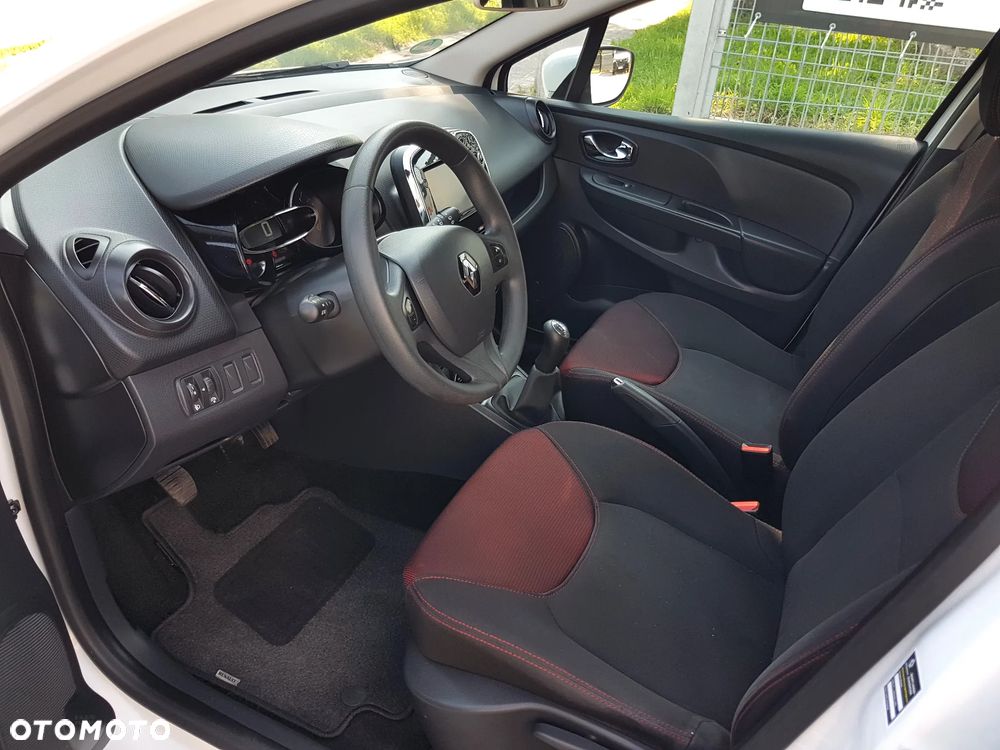 Renault Clio 1.2 16V 75 Life - 11