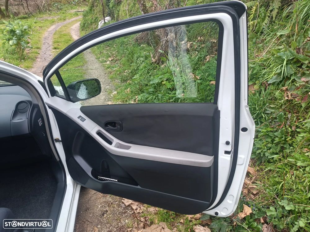Toyota Yaris 1.4 D-4D AC Manual - 7