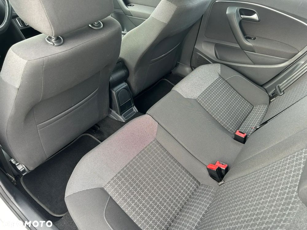 Volkswagen Polo 1.4 TDI (Blue Motion Technology) Comfortline - 12