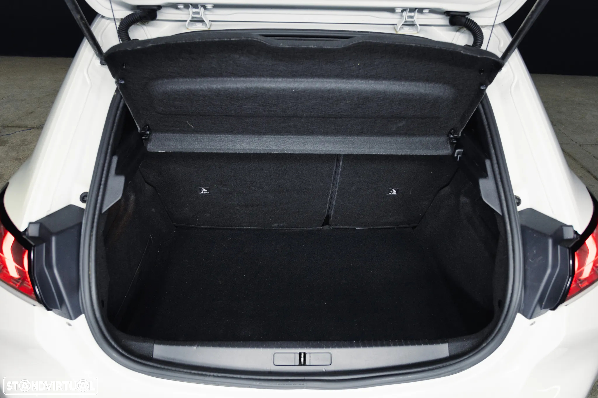 Peugeot e-208 50 kWh Allure Pack - 18