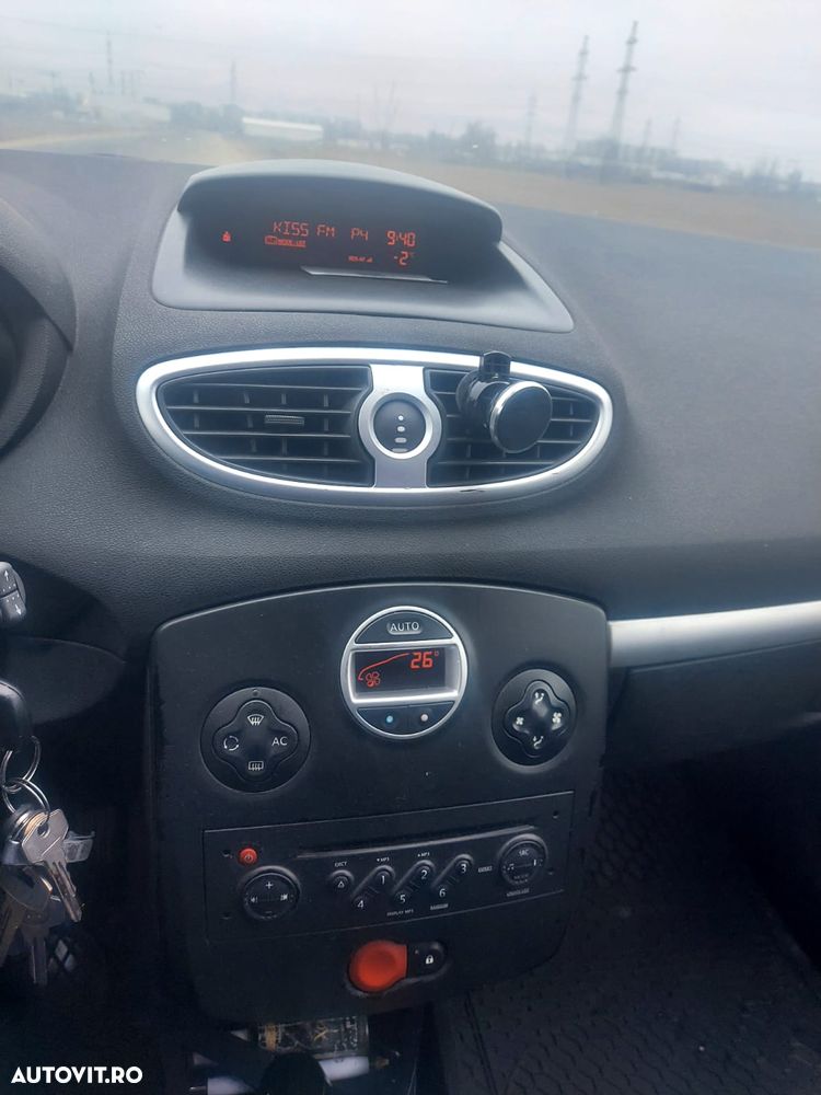Renault Clio III 1.5dCi Dynamique - 8