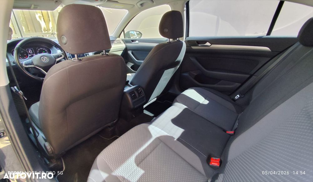 Volkswagen Passat 2.0 TDI DSG Comfortline - 12