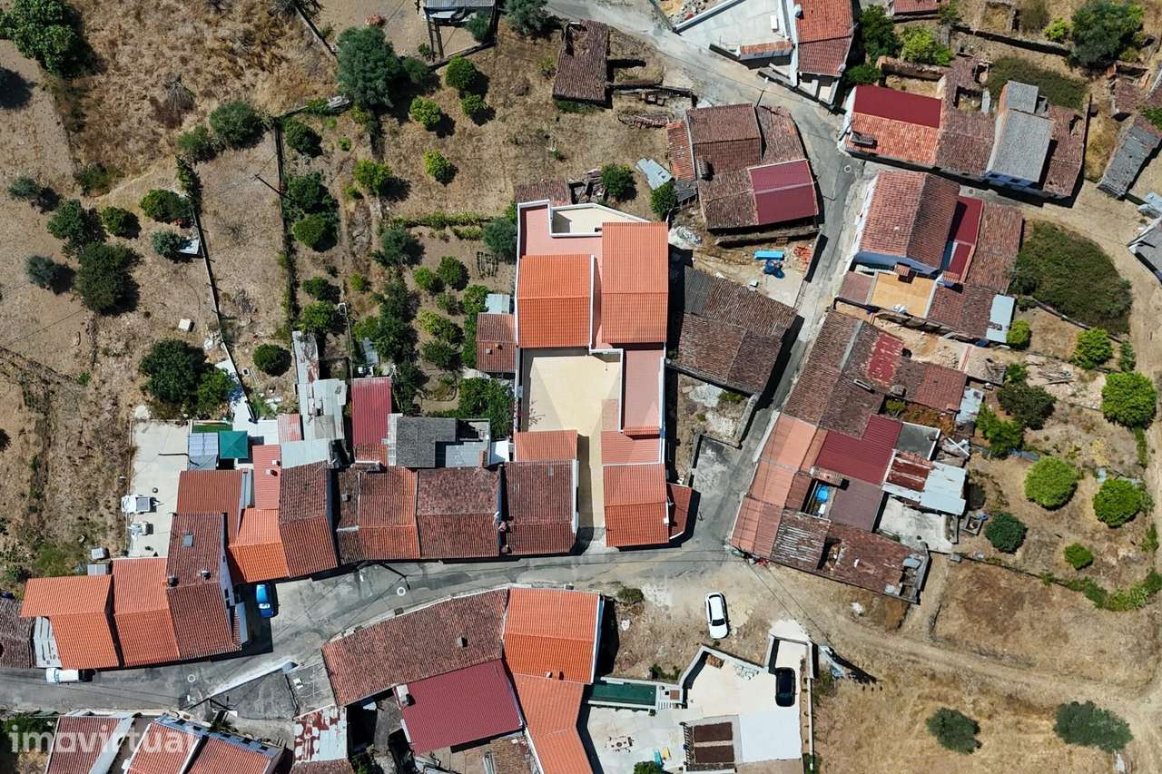 Ruína para Renovação com Projeto A/B, Lote 250 m2, 90 m2 + Anexo 30 m2 - Grande imagem: 3/14