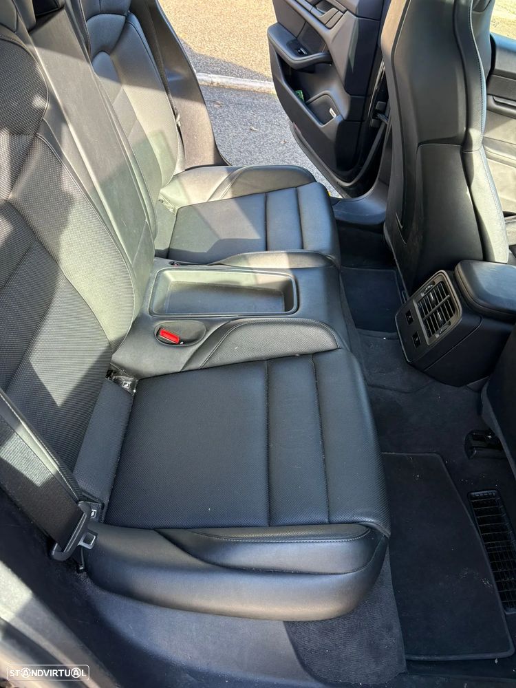 Porsche Taycan 4S - 10