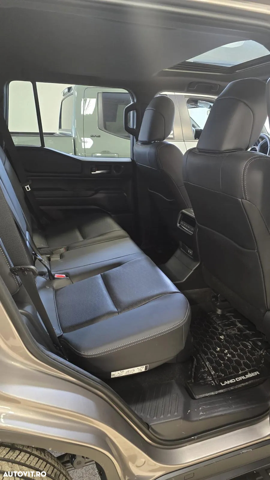 Toyota Land Cruiser 250 - 11
