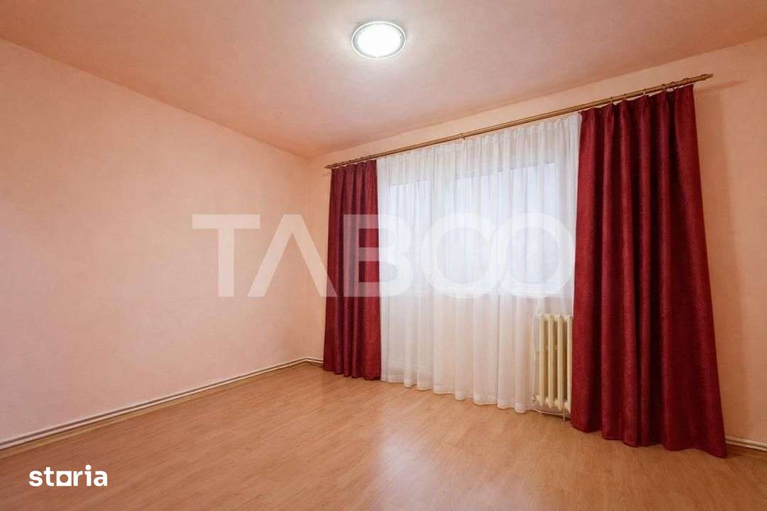 Living area of Apartament 4 bedroom in Strada Piersicului