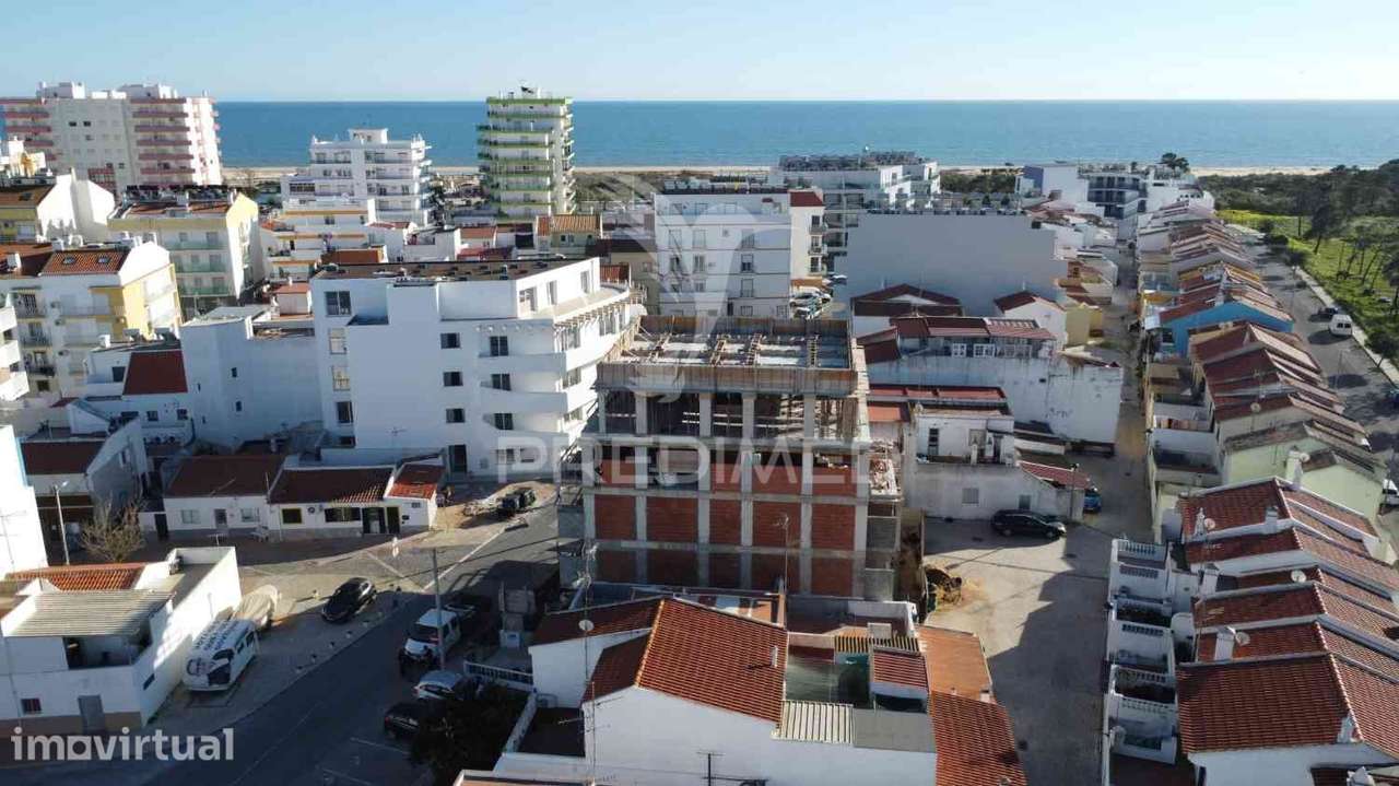 Duplex T3 com vista mar em Monte Gordo, a 250 mts da praia - Grande imagem: 3/14