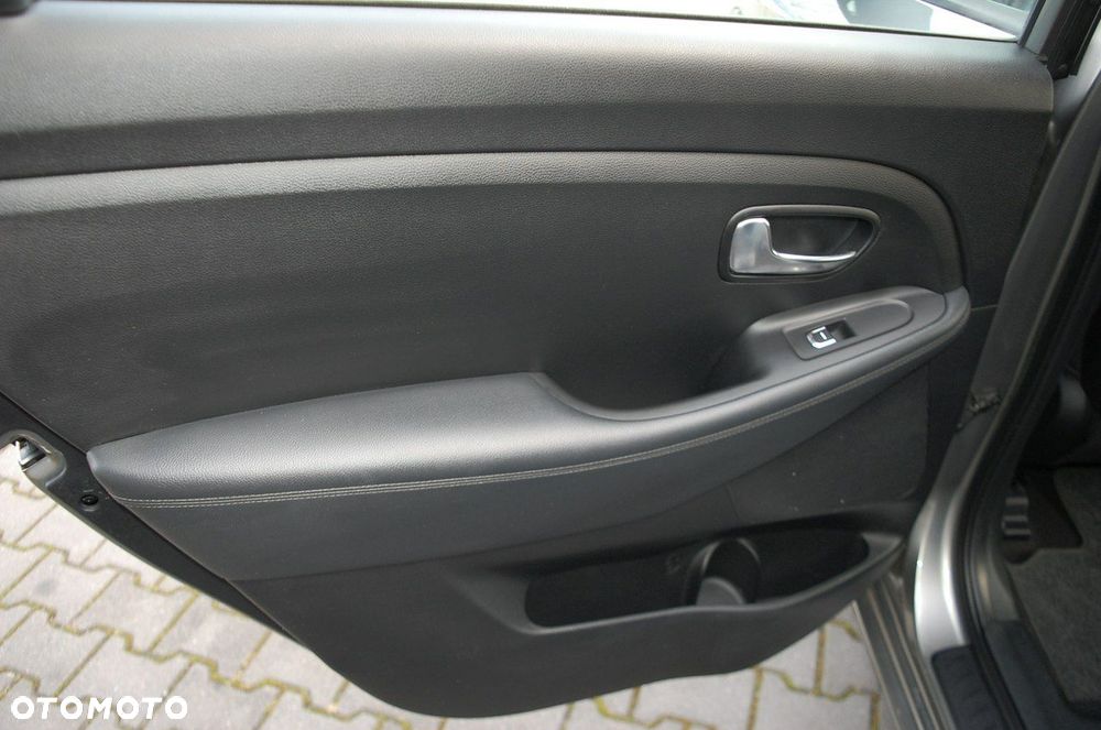 Kia Carens - 29
