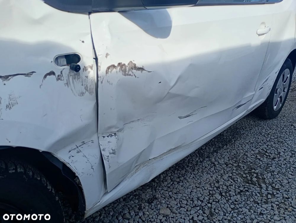 Volkswagen up! 1.0 beats - 12