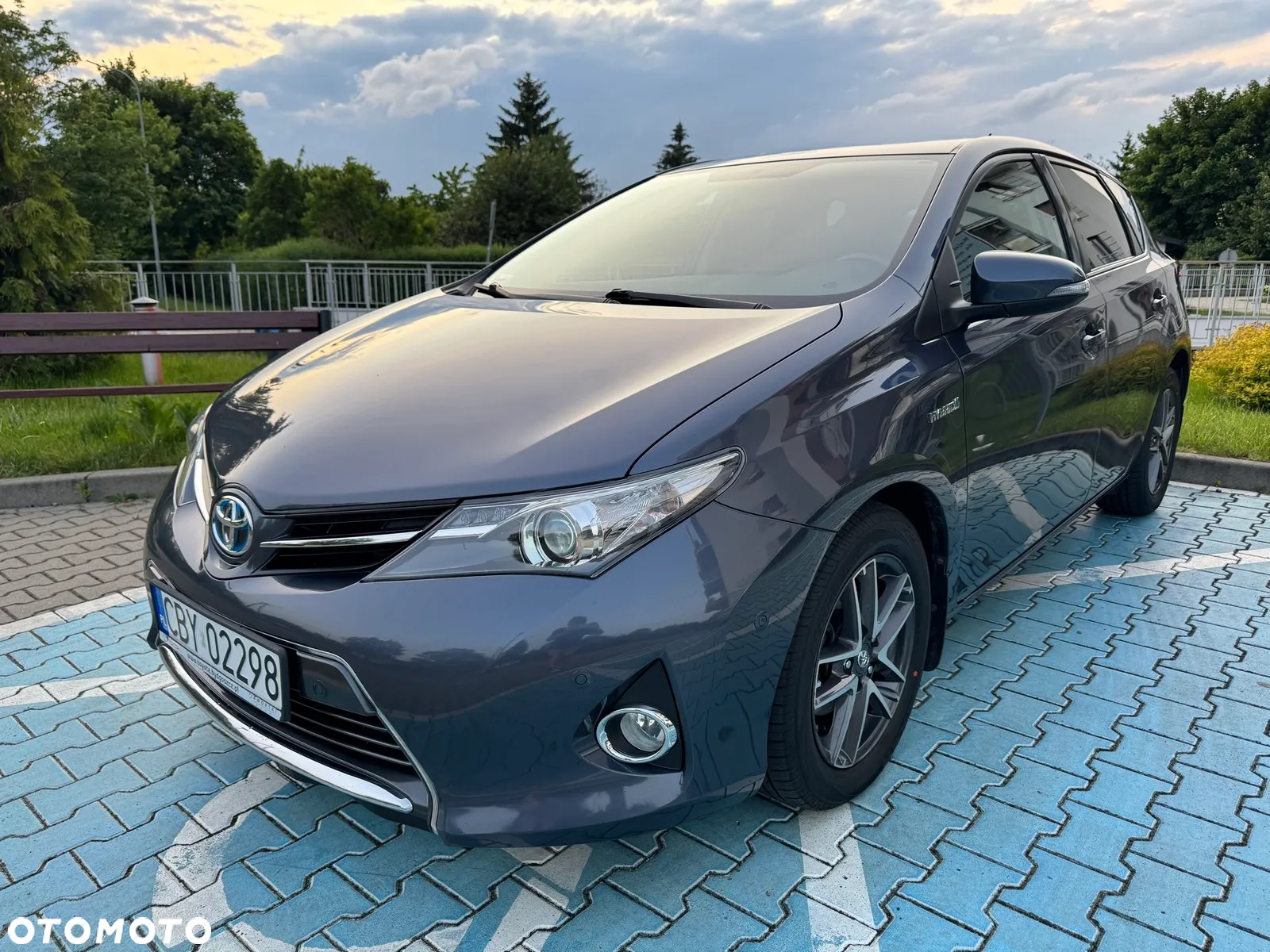 Toyota Auris Hybrid 135 Premium - 2