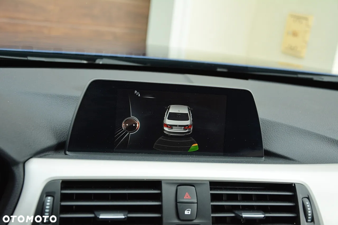 BMW Seria 3 320d - 23