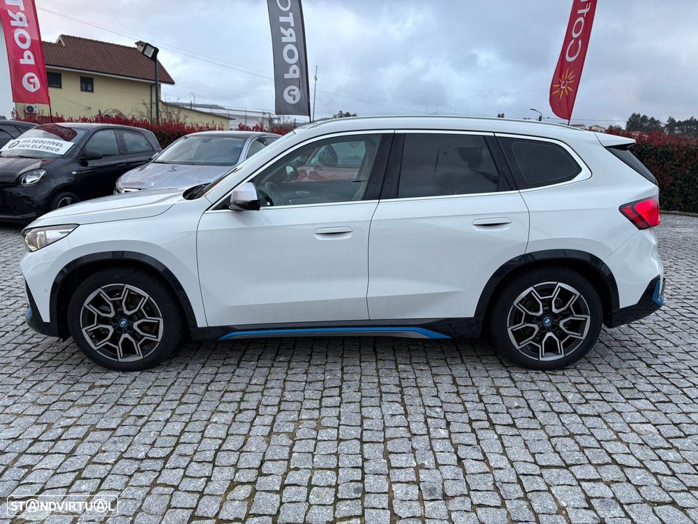 BMW iX1 xDrive30 xLine - 4