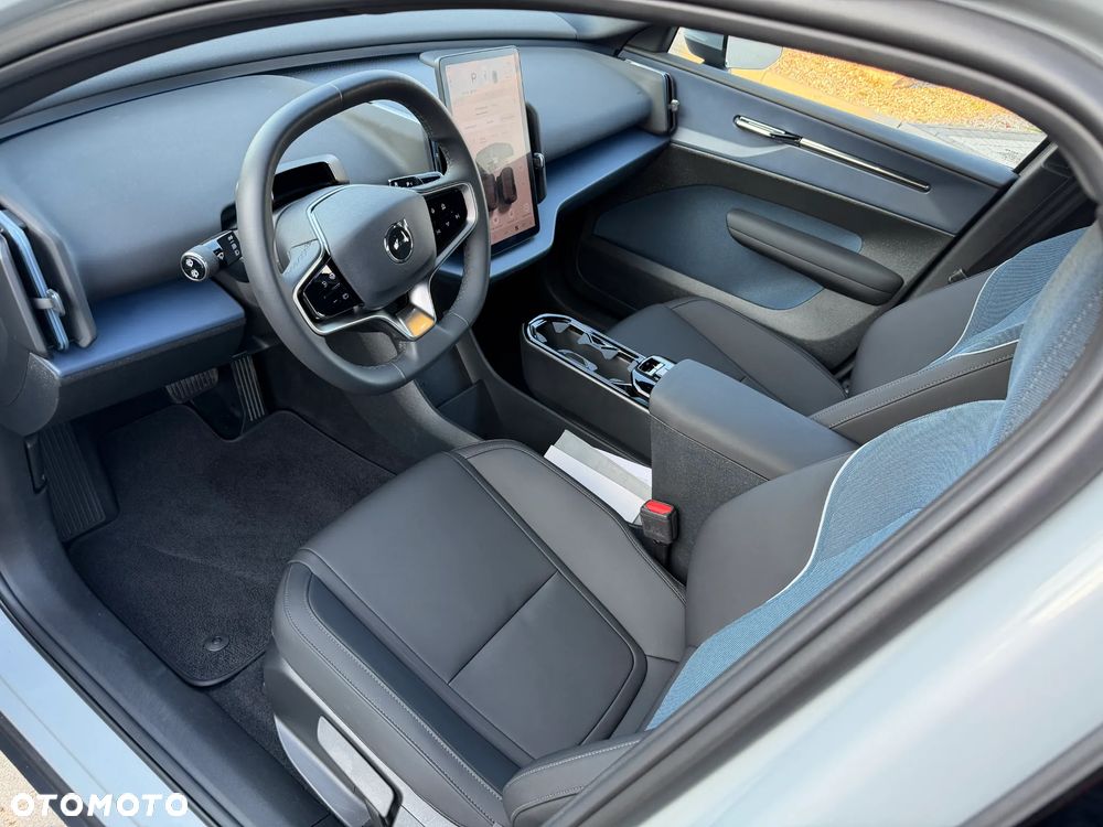 Volvo EX30 Single Motor Extended Range RWD Ultra - 9