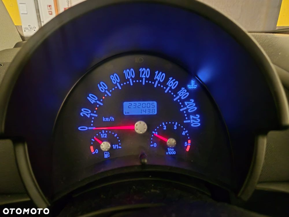 Volkswagen New Beetle - 2