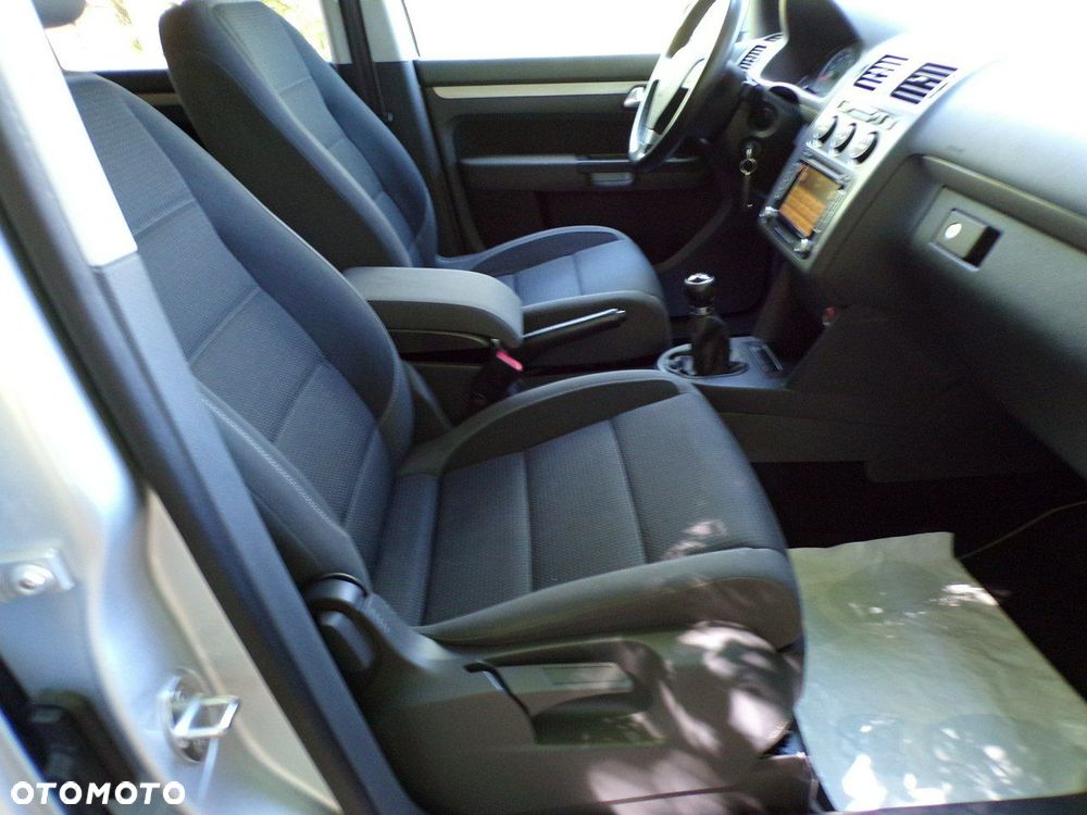 Volkswagen Touran - 27