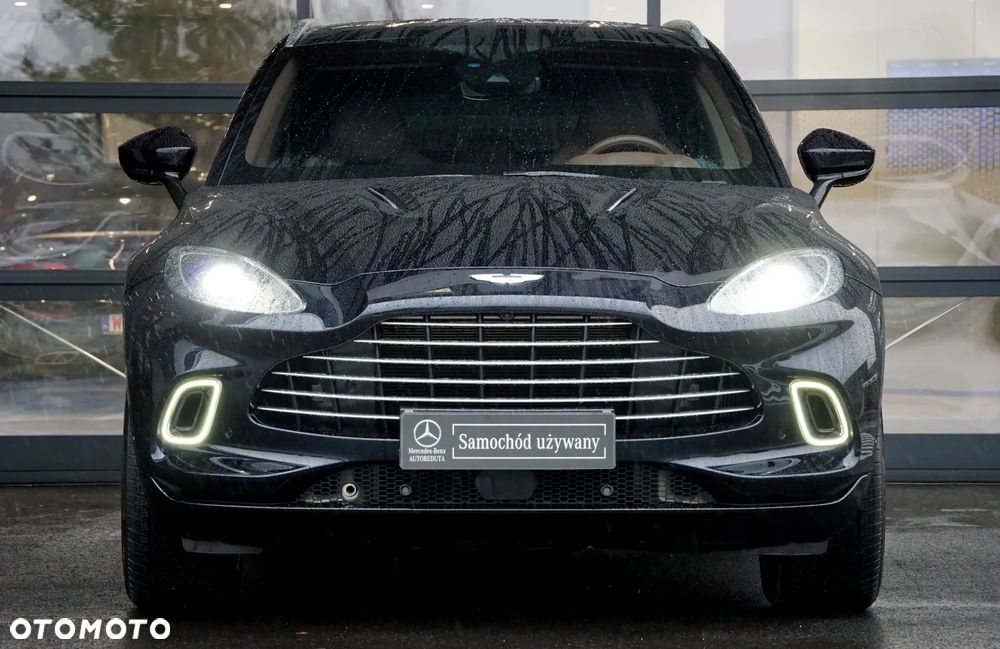 Aston Martin DBX - 10