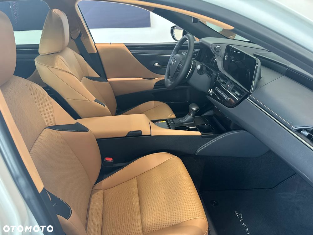 Lexus ES - 10